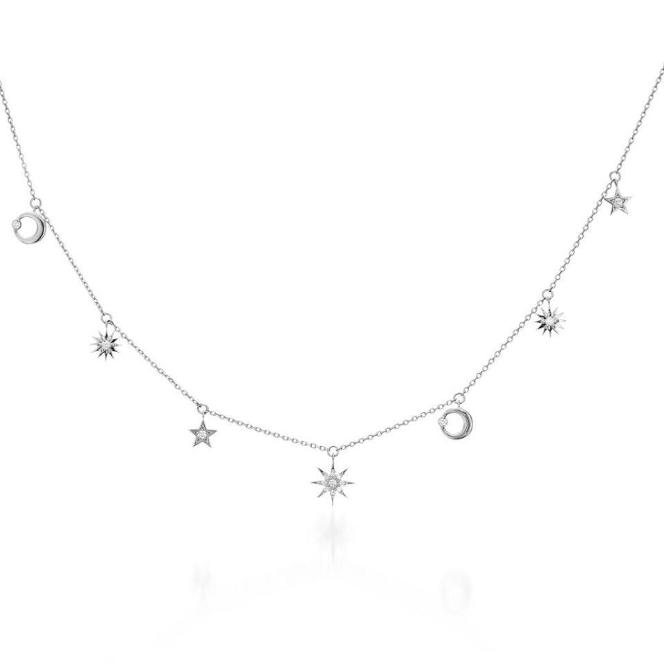 MOON&SUN 18K白金鑽石項鍊，價格店洽圖片來源：STAR JEWELRY提供