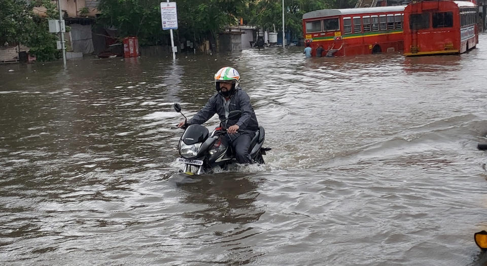 Mumbai rains. Photo courtesy: Yahoo stringer