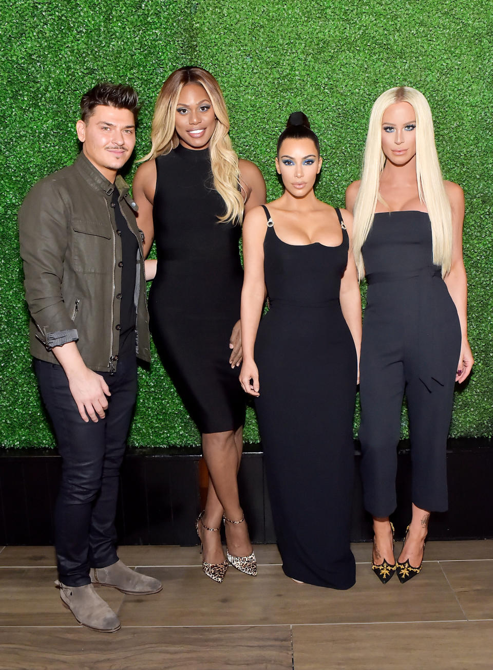 Mira el tremendo escotazo con el que Kim Kardashian asistió a una cena