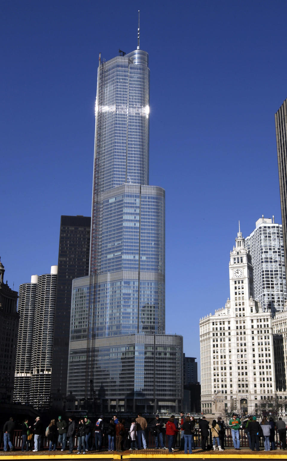 La torre Trump International Hotel, diseñado por Skidmore, Owings & Merril, en Chicago, ocupa el puesto 12 con 423 metros (1,389 pies). Jeff Haynes/ Reuters