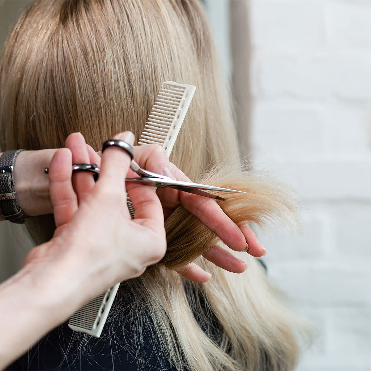 blonde-woman-haircut