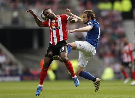 Britain Football Soccer - Sunderland v Manchester United - Premier League - Stadium of Light - 9/4/17 Sunderland's Jermain Defoe in action with Manchester United's Daley Blind Action Images via Reuters / Lee Smith Livepic