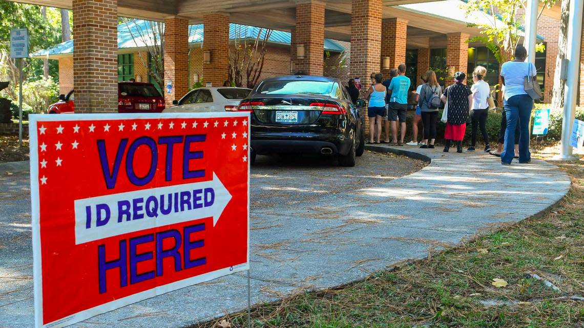 Three precincts, one temporary at Hilton Head Island Library, caused spillover to the shaded sidewalk outside of the library’s entrance on Nov. 8, 2022, on Hilton Head Island.