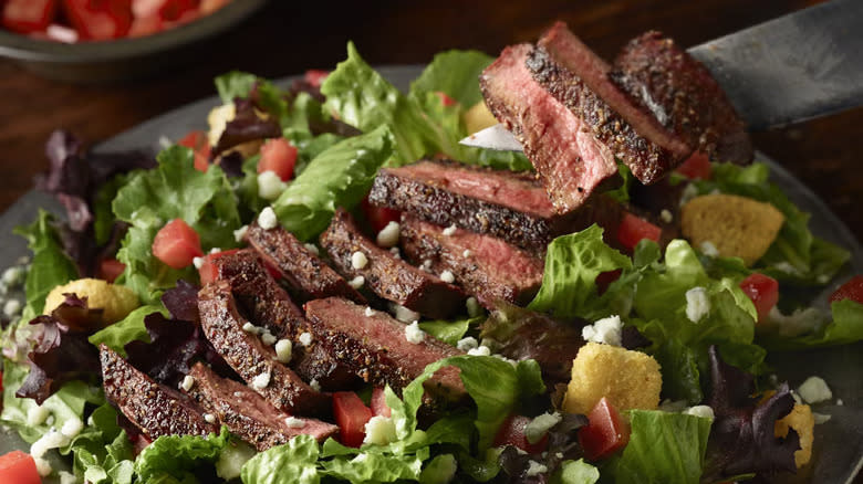 LongHorn 7-Pepper Sirloin Salad