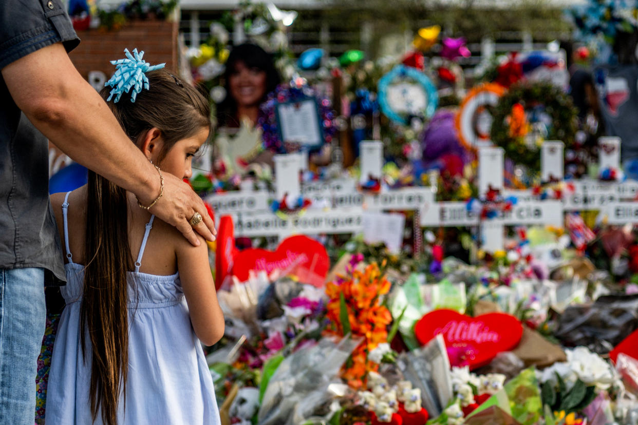 Seth Garza pays his respects with his daughter Lilly at a memorial on May 31, 2022, dedicated to the 19 children and two adults killed in the mass shooting at Robb Elementary School in Uvalde, Texas. (Brandon Bell / Getty Images)