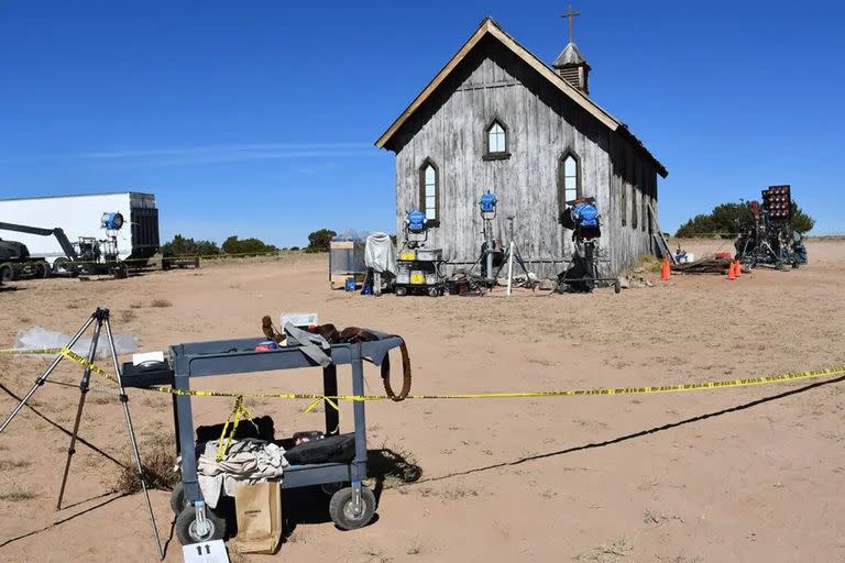 El lugar donde se guardaban las armas en el set de Rust, precintado por la policía tras los allanamientos