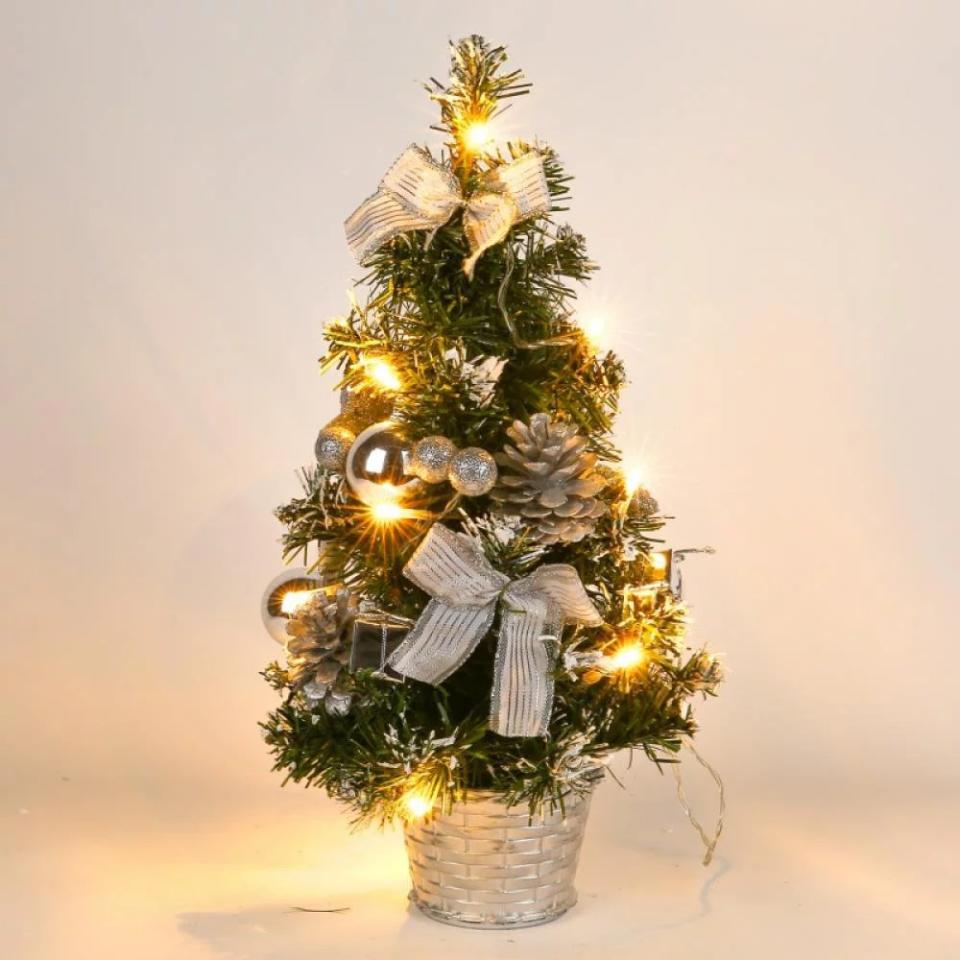 25+ Small Christmas Trees for Creating Holiday Cheer in 2022