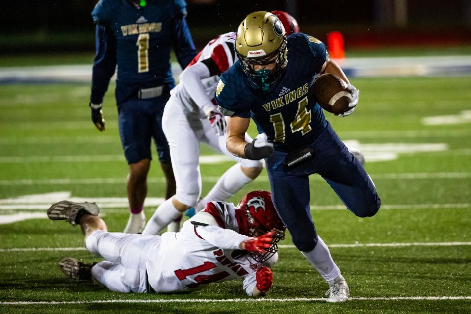 Niles’ Sam Rucker gets past Paw Paw’s Elias Sonnenberg during the Niles vs. Paw Paw football game Friday, Oct. 20, 2023 at Niles High School.