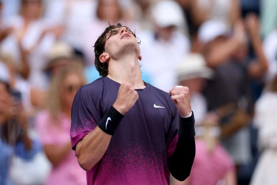 Draper reacts after clinching a place in the quarter-finals (Getty Images)