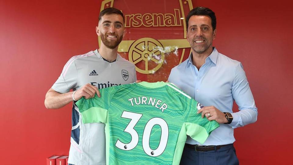 New Arsenal goalkeeper Matt Turner with Edu (Arsenal)