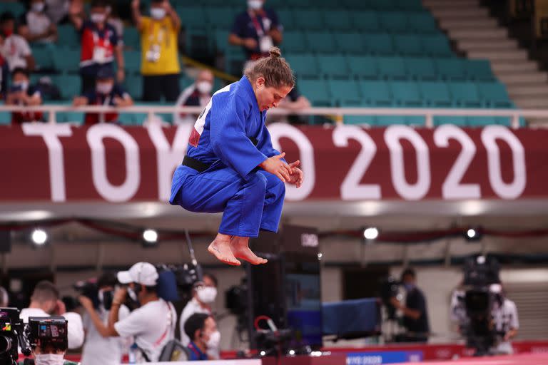 Derrota de Paula Pareto ante la favorita local, Funa Tonaki de Japon por Ippon.
La Peque se retiro con un fuerte dolor en el codo.