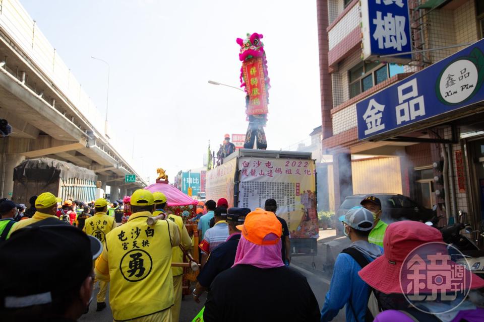 2024白沙屯媽祖進香訂於3月18日凌晨出發。圖為2023年白沙屯媽祖進香資料照。