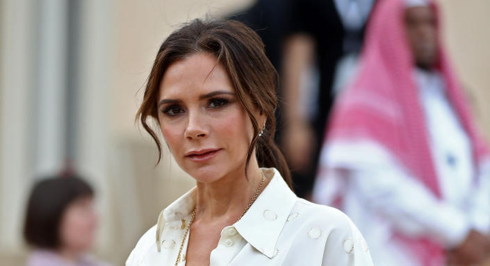 Victoria Beckham has impressed fans with some festive make-up inspiration. (Getty Images)