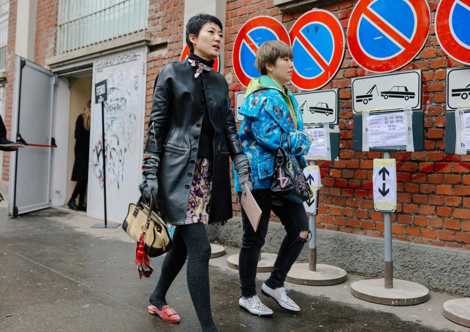 Phil Oh captures the best street style beauty looks of Milan Fashion Week Fall 2018, from twin pink bobs to kitschy plastic hair accessories.