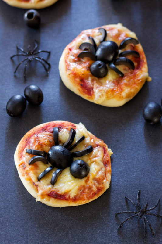 <p>Recipe Runner</p><p>These pizzas are crawling with yumminess.</p><p><strong>Get the recipe: <a href="http://reciperunner.com/mini-spider-pizzas/" rel="nofollow noopener" target="_blank" data-ylk="slk:Mini Spider Pizzas;elm:context_link;itc:0;sec:content-canvas" class="link ">Mini Spider Pizzas</a></strong></p>