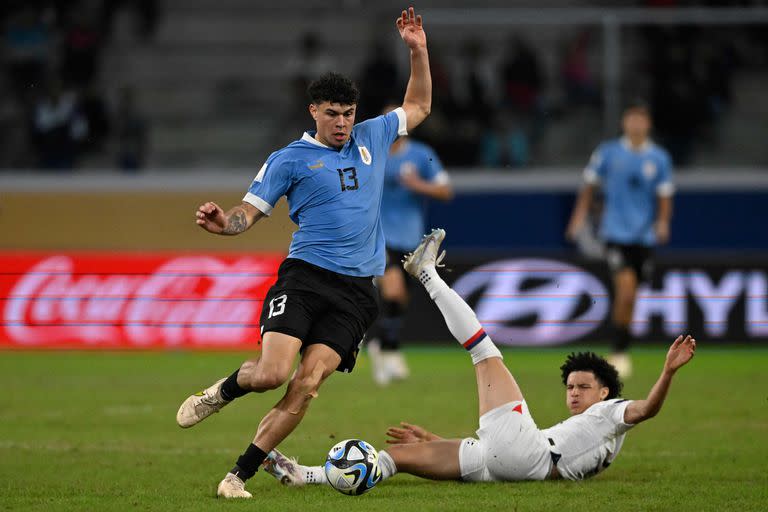 Alan Matturro, lateral izquierdo de Genoa, es uno de los mejores jugadores de Uruguay en lo que va del Mundial