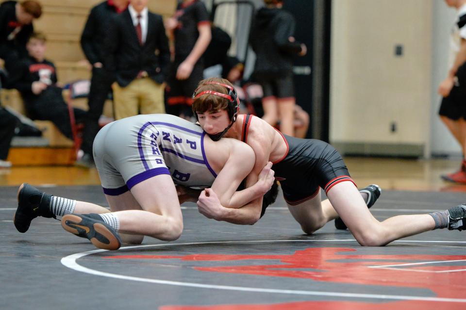 Bloomington South’s Delaney Ruhlman (left) wrestles Edgewood’s Jared Owens during a Jan. 23, 2021 match in Ellettsville. Both wrestlers are back this season and set to compete in Saturday's Bloomington North Sectional, Owens at 132 pounds, Ruhlman at 152.