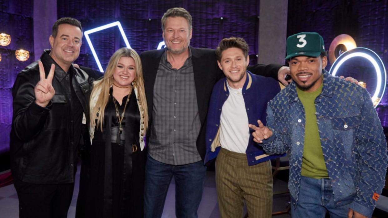  The Voice Carson Daly, Niall Horan, Kelly Clarkson, Blake Shelton and Chance the Rapper. 