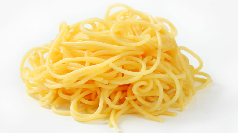 Cooked spaghetti noodles