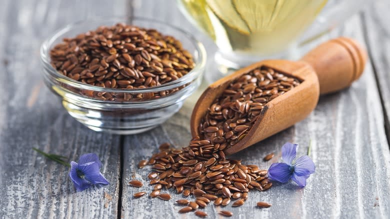 Bowl and scoop of flaxseed