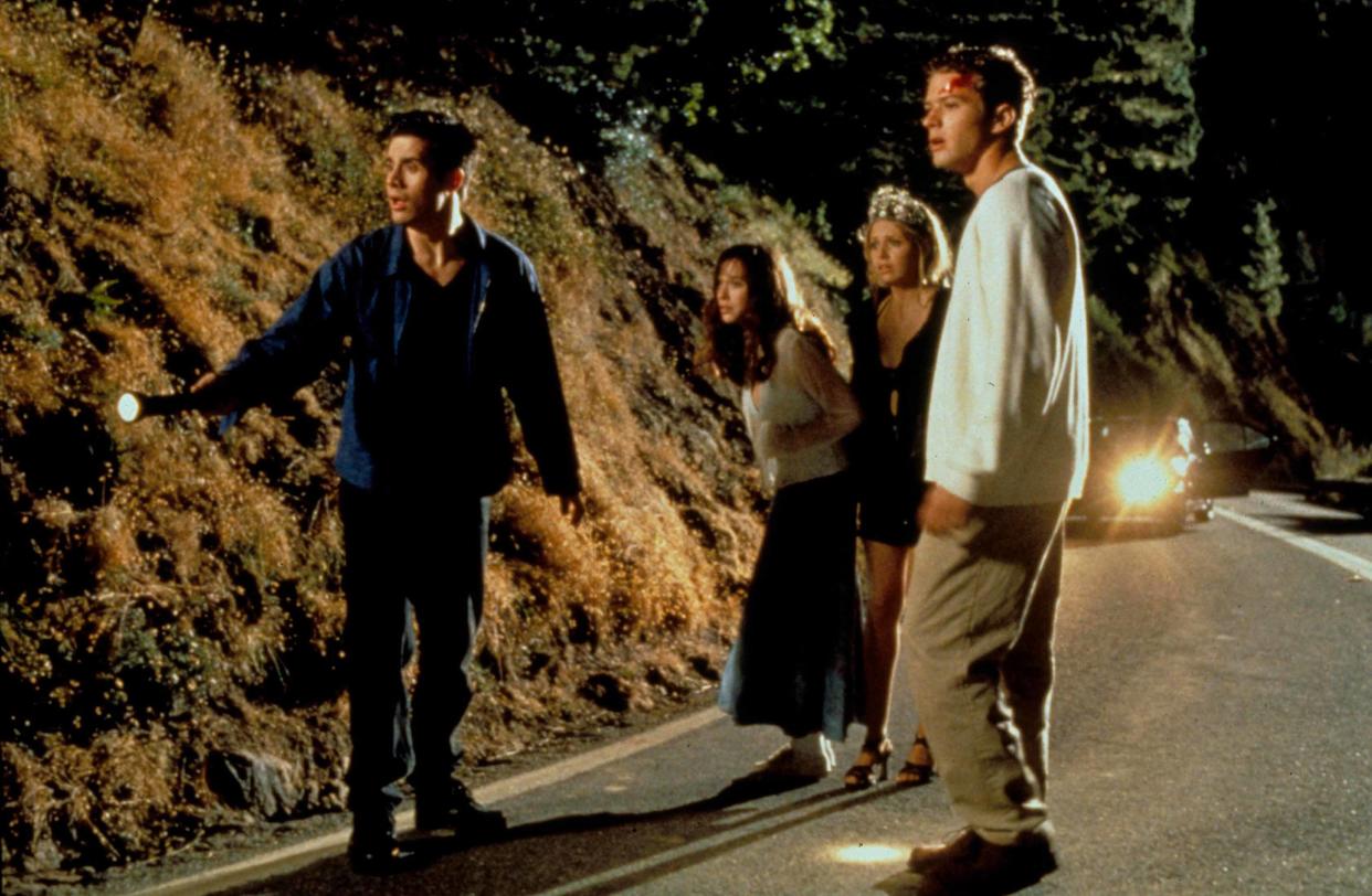 I KNOW WHAT YOU DID LAST SUMMER (1997) FREDDIE PRINZE JR, JENNIFER LOVE HEWITT, SARAH MICHELLE GELLAR, RYAN PHILLIPPE IKWY 027 (Moviestore Collection Ltd / Alamy Stock Photo)