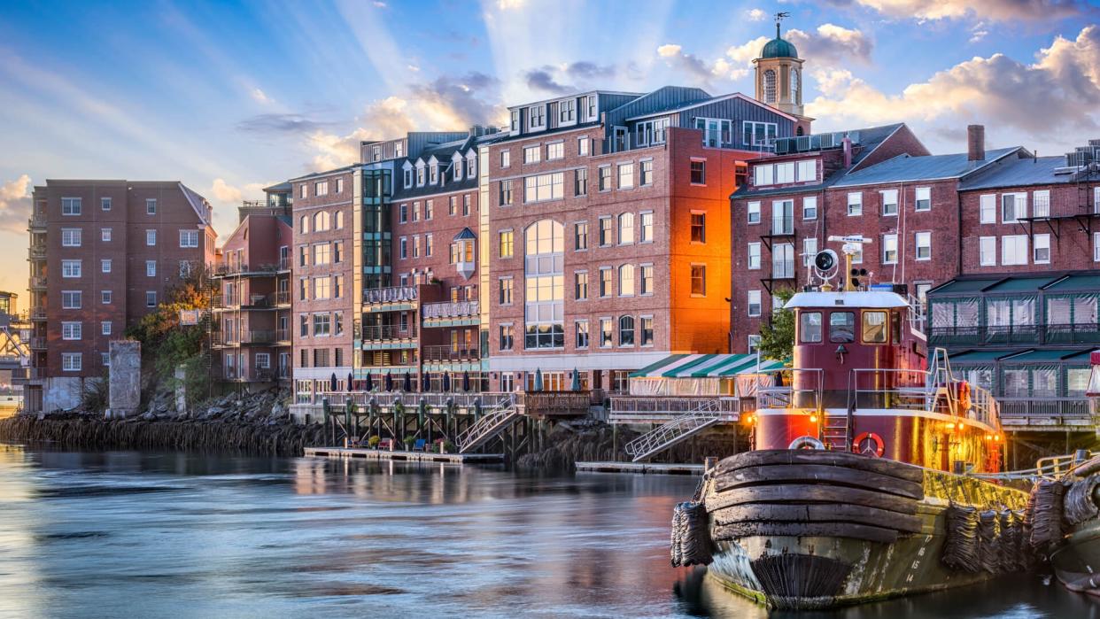 Portsmouth, New Hampshire, USA town cityscape.