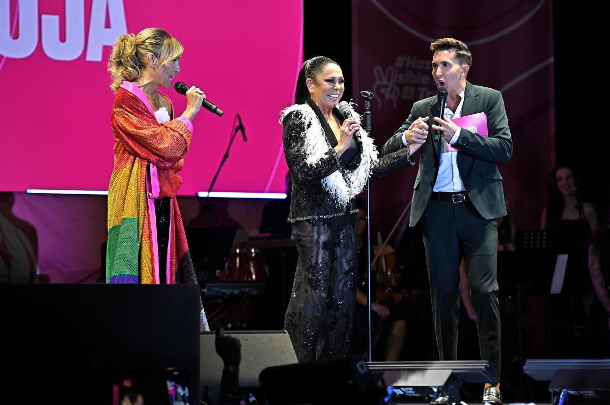 MADRID, ESPAÑA - 09 DE JULIO: Isabel Pantoja en el escenario del Orgullo LGBTIQ de Madrid 2022 el 8 de julio de 2022 en Madrid, España. (Foto de Francisco Guerra/Europa Press vía Getty Images)