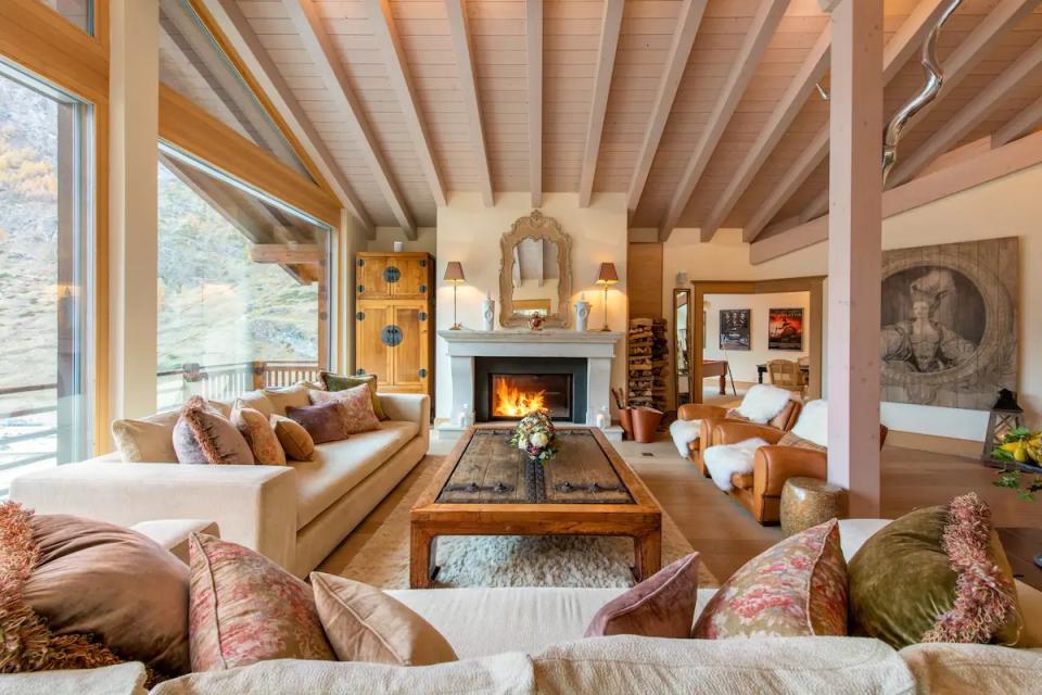 32 Best Airbnbs For Large Groups Around The World