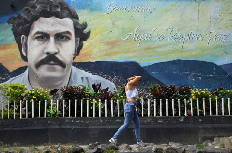 Un mural dedicado al capo del narcotráfico Pablo Escobar, fotografiado en Medellín, Colombia, el 18 de abril de 2023 (Raúl Arboleda)