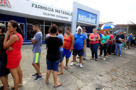 Residents wait in line to enter a reopened supermarket earlier looted by demonstrators during the protests over a reform to the pension plans of the Nicaraguan Social Security Institute (INSS) in Managua, Nicaragua April 23, 2018. REUTERS/Jorge Cabrera