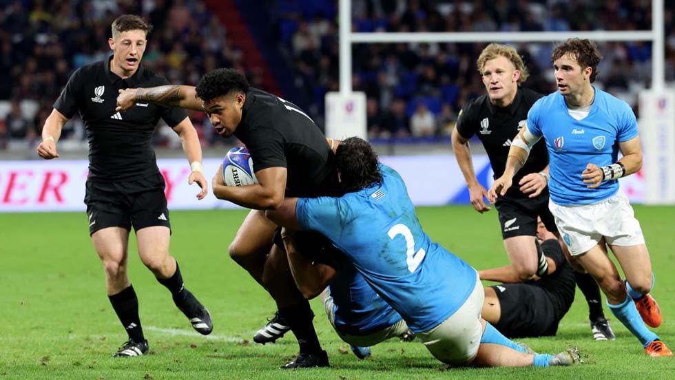  Italy vs. New Zealand in Rugby World Cup. 