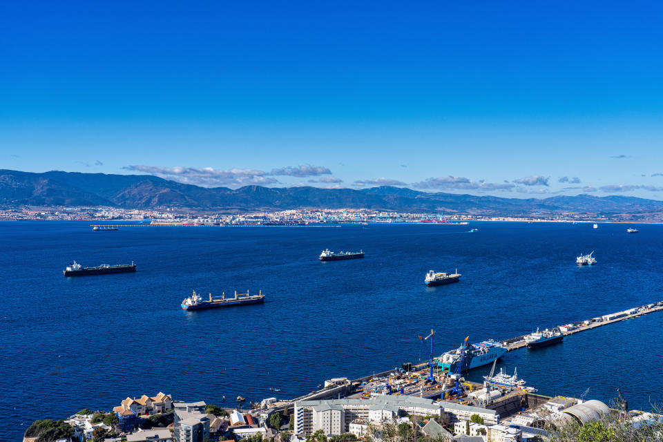 Hafen von Gibraltar: Die Yacht „Axioma“ des russischen Oligarchen Dmitry Pumpianski liegt hier an. - Copyright: picture alliance / Zoonar | Rudolf Ernst