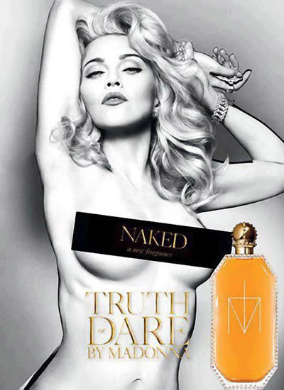 Die Wahrheit ist: Um ein neues Parfüm dem Käufer schmackhaft zu machen, sollte die Kampagne schon mit einer ordentlichen Prise Sexappeal gewürzt sein. Für ihren Duft "Truth or Dare" geht Madonna auf Nummer Sicher und lässt die Hüllen einfach komplett fallen. (Bild: ddp images)