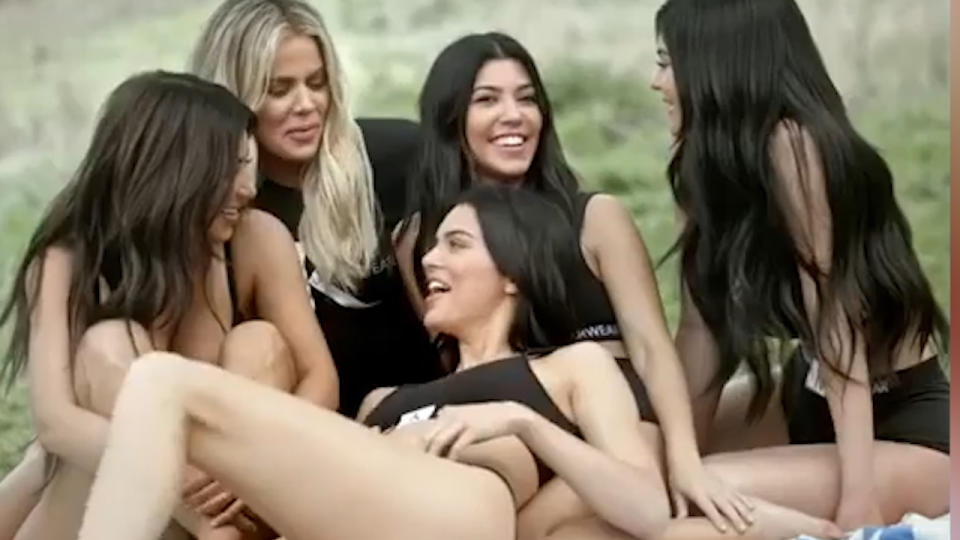 La ostentación del lujo y el materialismo que impera en los programas de telerealidad como <em>‘Keeping Up With the Kardashians’, </em>que lleva 10 años en lo más alto, distorsiona la realidad y modifica la conducta de sus seguidores, para mal. (Foto: Instagram/calvinklein)