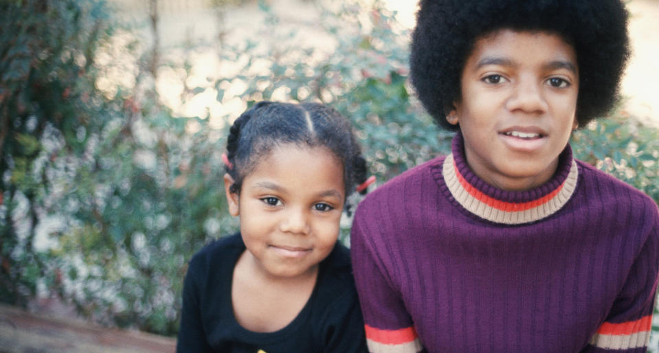 Michael mit seiner kleinen Schwester Janet im Dezember 1972