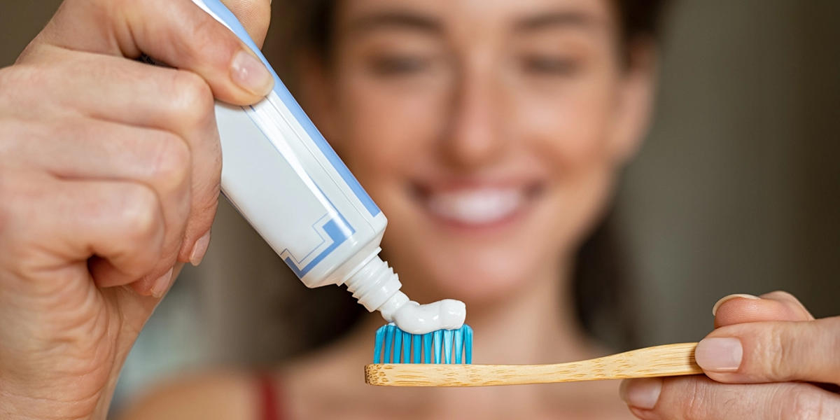 Cómo mantener limpio el cepillo de dientes?, según los expertos