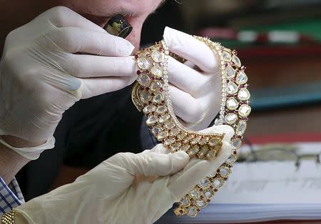 David Warren, a member of Christie's, appraises jewelry of former Philippines first lady Imelda Marcos during the Presidential Commission on Good Government (PCGG) appraisal of the confiscated jewelry collection from the Marcos family inside the Central Bank headquarter in Manila November 24, 2015. REUTERS/Romeo Ranoco
