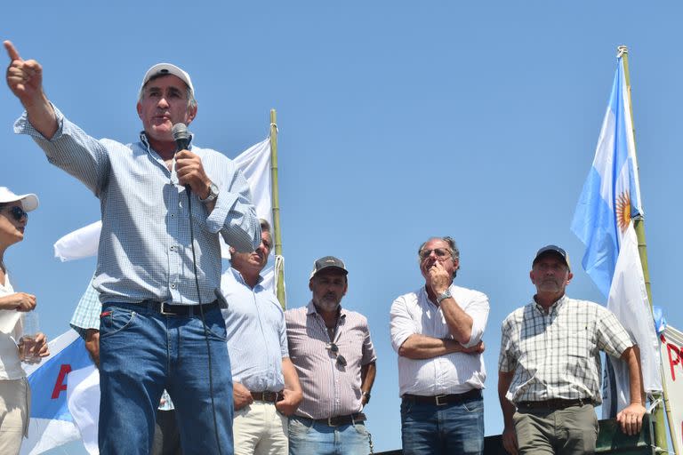 Carlos Achetoni, presidente de Federación Agraria Argentina (FAA) durante la última asamblea organizada por el campo en Villa Constitución