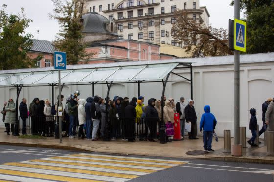 People wait in line to enter the Israeli Embassy in Moscow to pay tribute after Hamas attacked Israel on October 7.<span class="copyright">Vlad Karkov—SOPA Images/LightRocket/Getty Images</span>