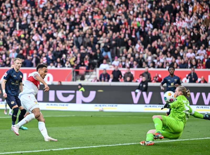 Stuttgart's Jamie Leweling (C) scores his side's second goal during the German Bundesliga soccer match between VfB Stuttgart and FSV Mainz 05 at MHPArena. Harry Langer/dpa