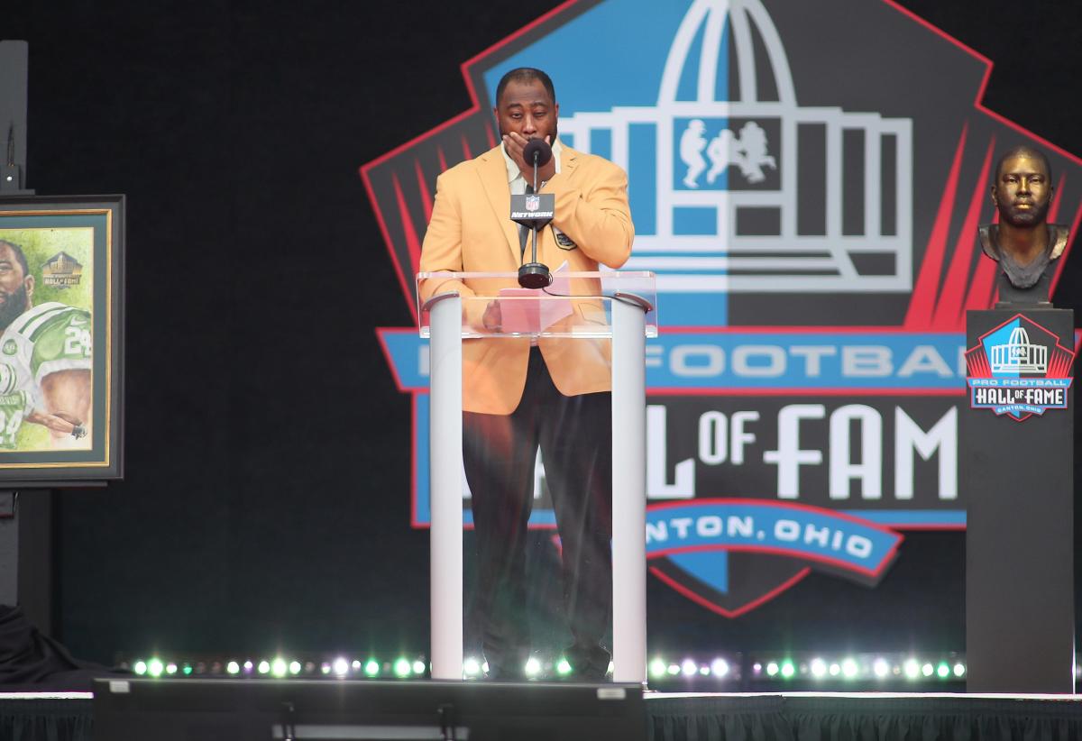 'My hometown produces legends': Aliquippa's Darrelle Revis enshrined ...