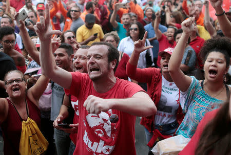 Supporters of former Brazilian President Luiz Inacio Lula da Silva shout slogans as they protest against the ordered Lula to turn himself in to police within 24 hours to serve a 12-year sentence for a graft conviction, at the metallurgic trade union in Sao Bernardo do Campo, Brazil April 6, 2018. REUTERS/Leonardo Benassatto