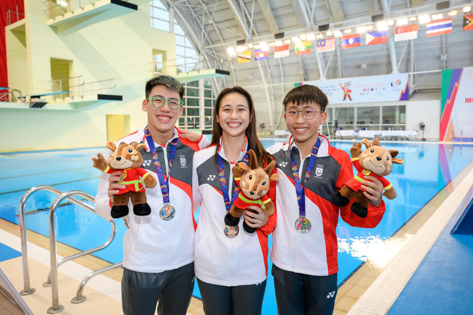 Singapore's medal-winning divers (from left) Jonathan Chan, Fong Kay Yian, Max Lee at the SEA Games in Hanoi. (PHOTO: Sport Singapore/Andy Chua)