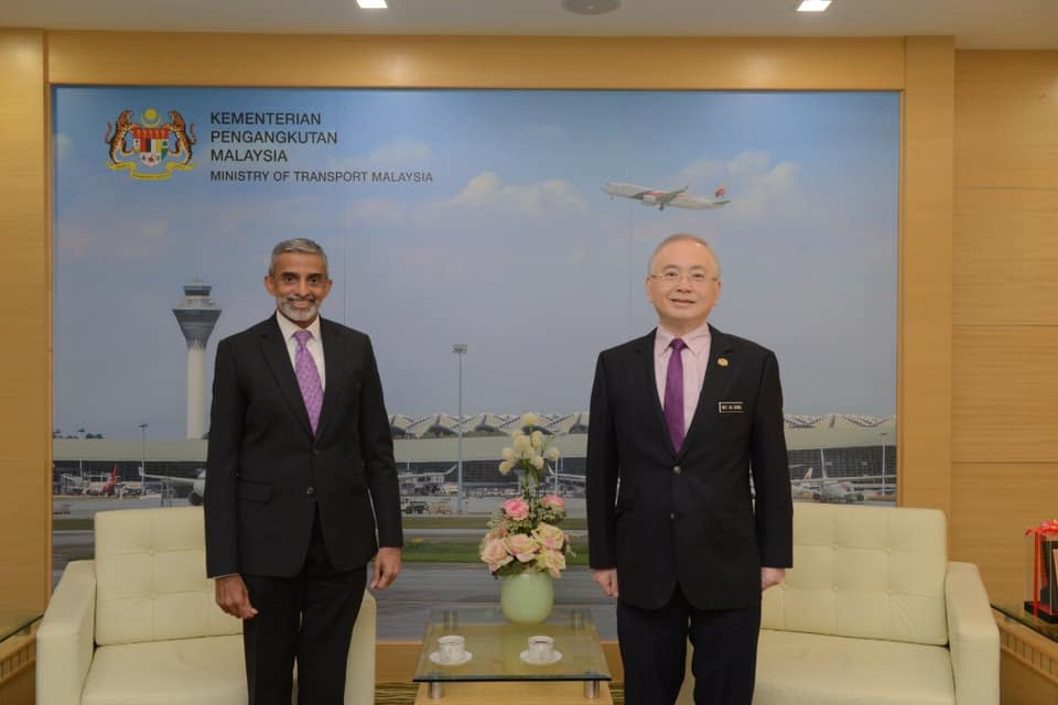 Courtesy call meeting between Malaysian Transport Minister Wee Ka Siong (right) and Singapore High Commissioner to Malaysia Vanu Gopala Menon. (PHOTO: Facebook/Wee Ka Siong)