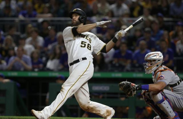 Hayes has career night, Pirates send Mets to 7th straight loss