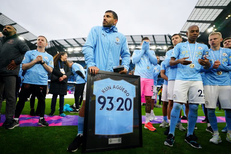 Manchester City campeón y Sergio Agüero con una camiseta especial: el "93:20" es la hora de su gol que le valió a los Citizens el histórico título de la Premier League 2011/12