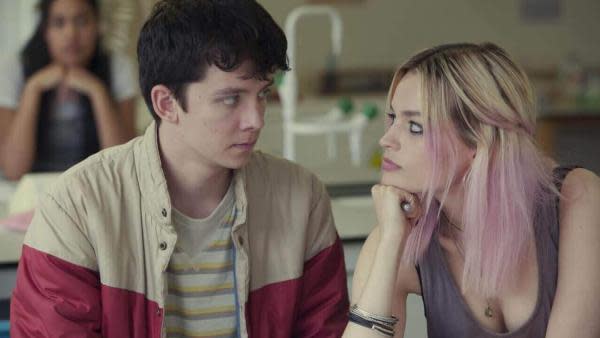 Asa Butterfield y Emma Mackey en la primera temporada de Sex Education (Netflix)