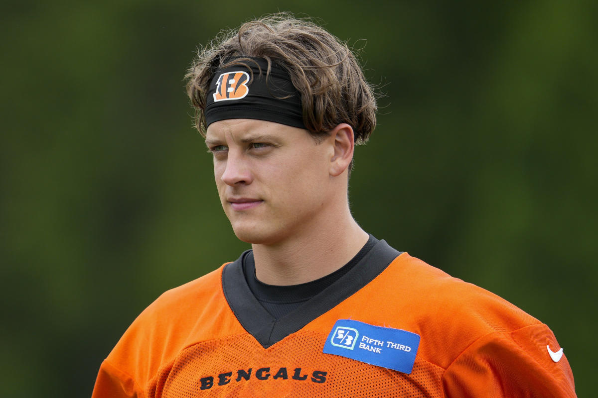 Joe Burrow: Photos Of The Bengals QB – Hollywood Life