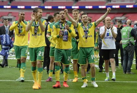 Football - Norwich City v Middlesbrough - Sky Bet Football League Championship Play-Off Final - Wembley Stadium - 25/5/15 Norwich City's Gary O'Neil, Martin Olsson and Wes Hoolahan celebrate after gaining promotion to the Barclays Premier League Action Images via Reuters / Tony O'Brien Livepic