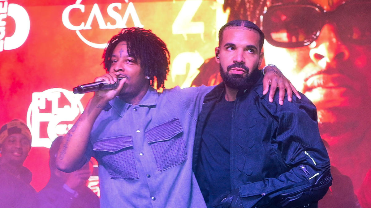SPOTTED: Drake Performs Wearing The Rolling Stones T-shirt & Supreme Boxers  – PAUSE Online
